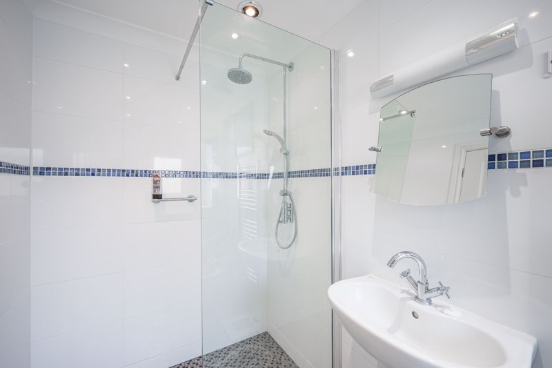 Ensuite- click for photo gallery